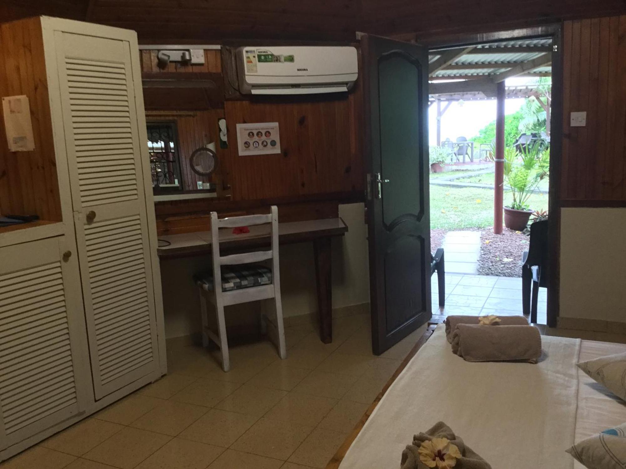 Amitie Chalets Praslin グラン・アンス エクステリア 写真