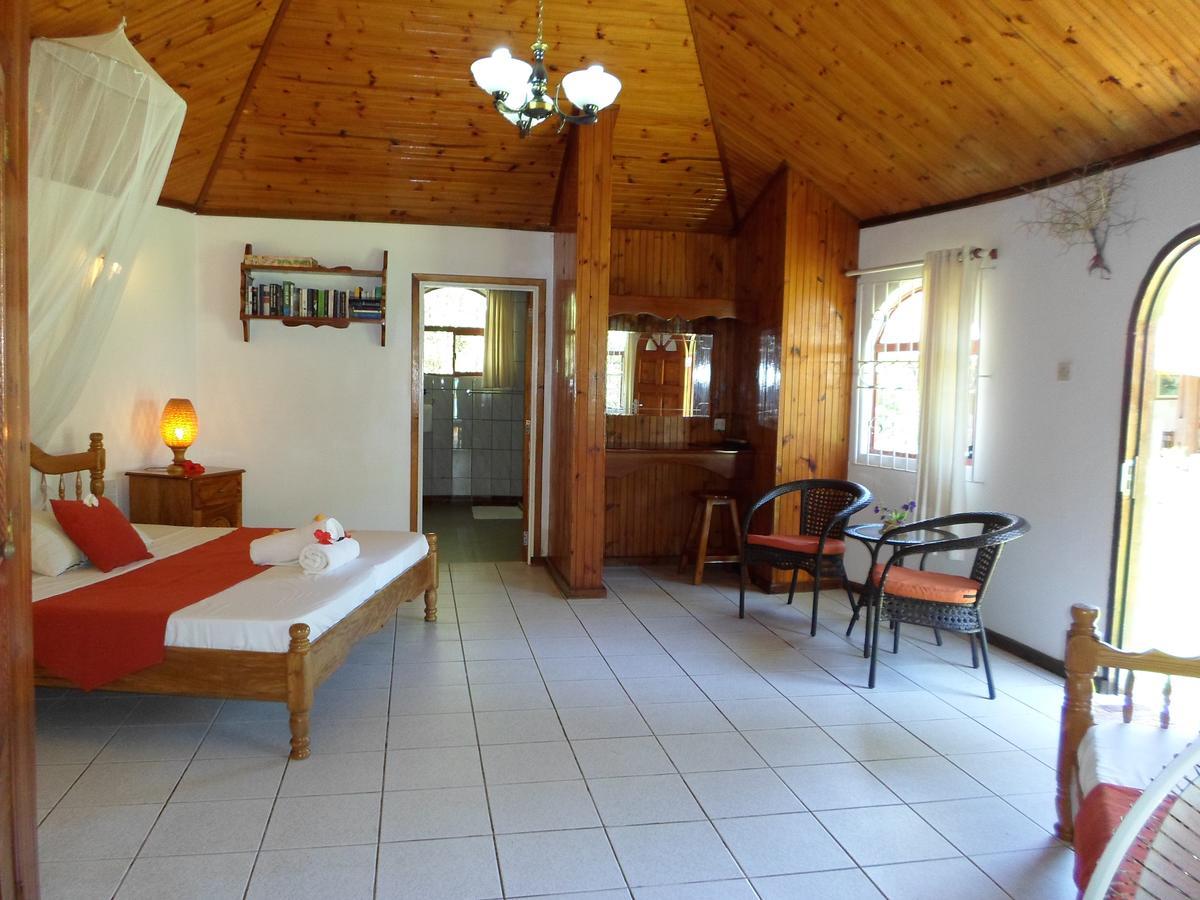 Amitie Chalets Praslin グラン・アンス エクステリア 写真